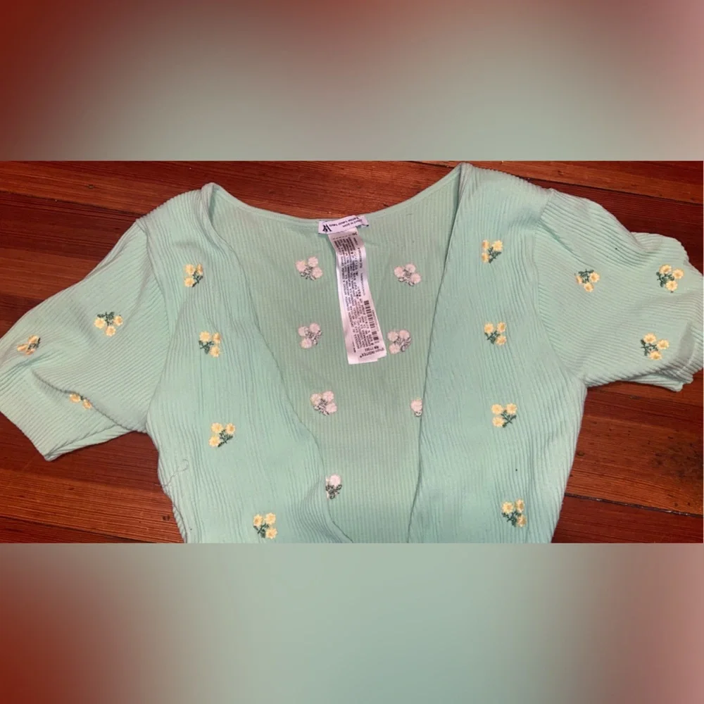 Zara Floral Wrap Top - Picture 2 of 3